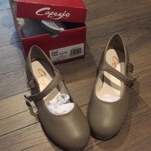 Capezio Tap Shoes - Tan - size 6 1/2
